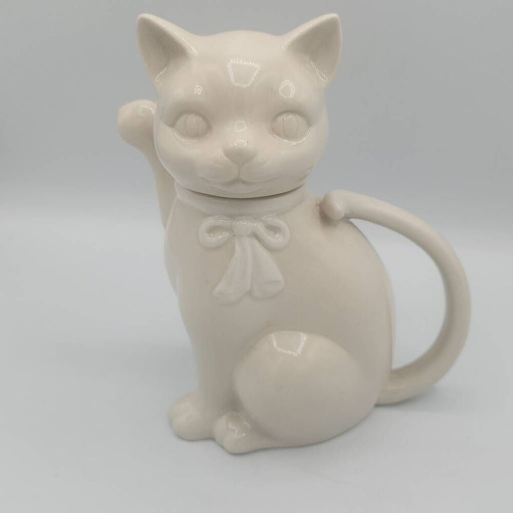 Vintage 70s Crowning touch white cat teapot